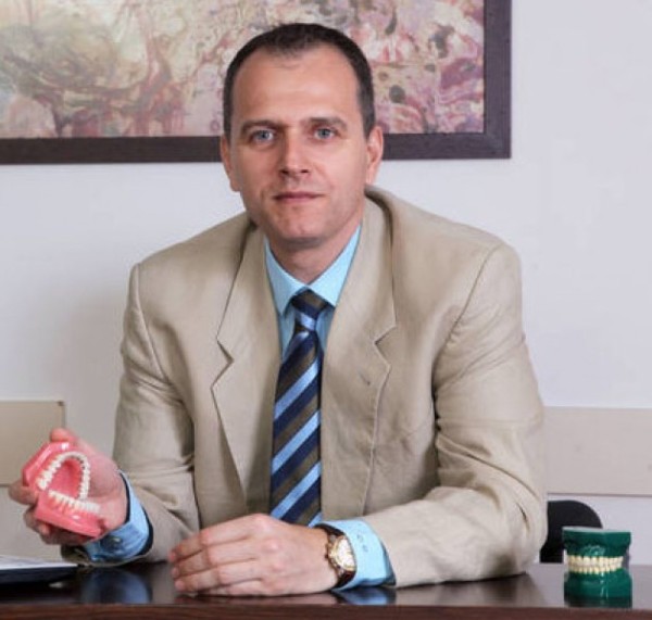 Lingual Ortodonti Uzmanı Dr. Cem Caniklioğlu