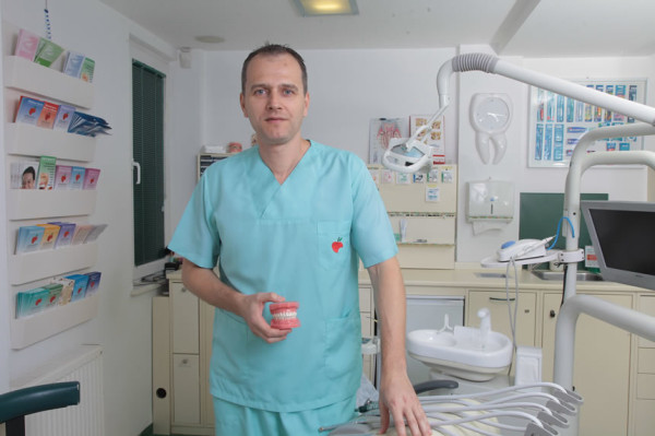 Güzel ve temiz bir gülüşün yolu dişlerden geçiyor