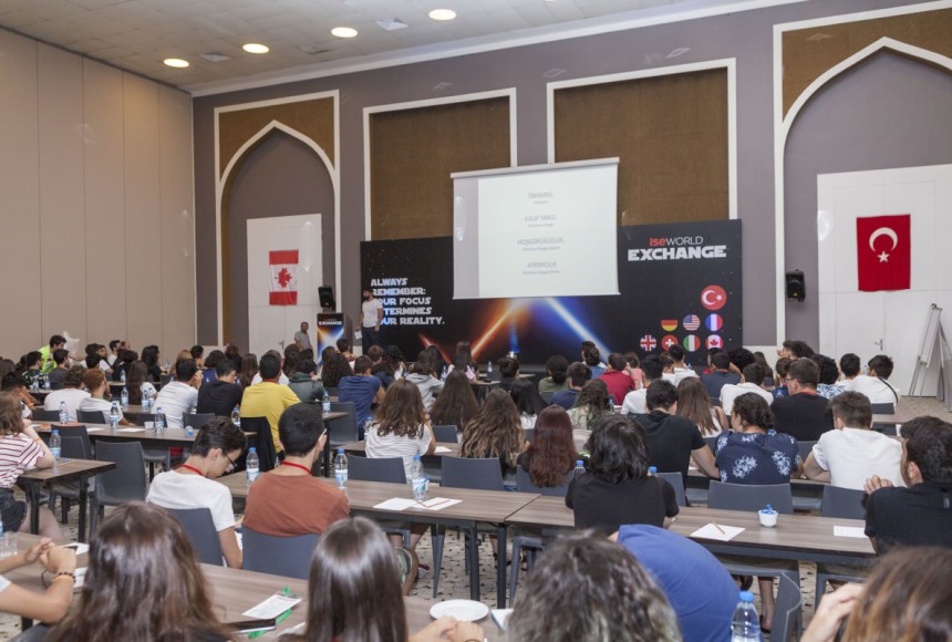 Türkiye’den yurtdışında eğitime gidecek başarılı öğrenciler Antalya’da kamptaydı