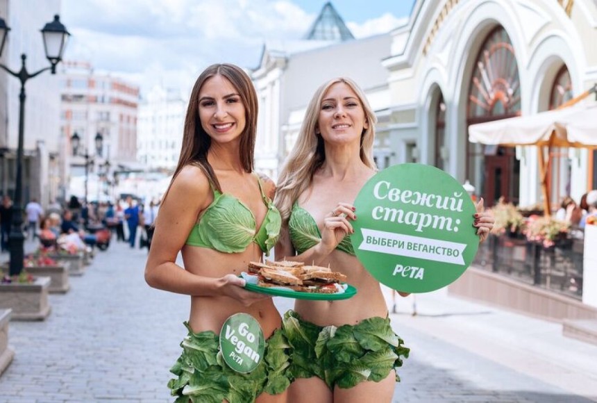 Bikinili ‘Marul Hanımlar’, PETA’nın Türkiye Vegan Elçileri