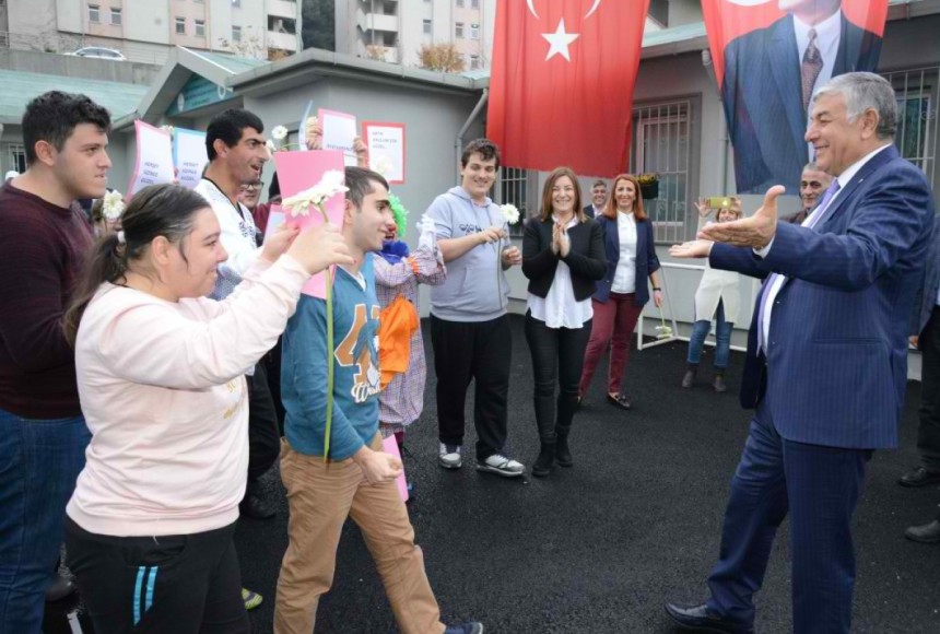 Engelli çocukların sevinci duygulandırdı