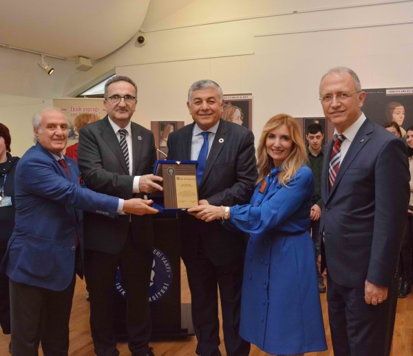Plaket