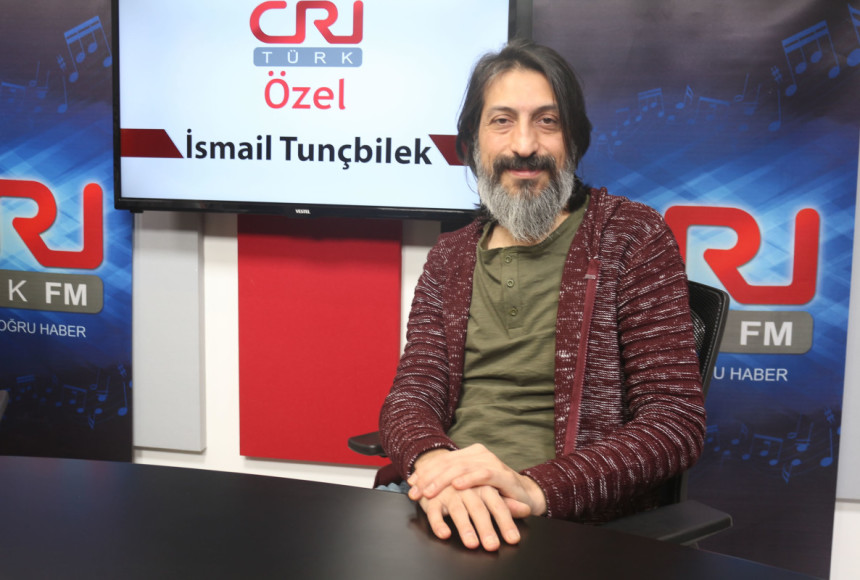 Bağlama virtüözü İsmail Tunçbilek: “Demet Hanım kendi pop şarkılarını okusun”