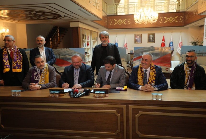 Asırlık Çınar'ın stadı için imzalar atıldı