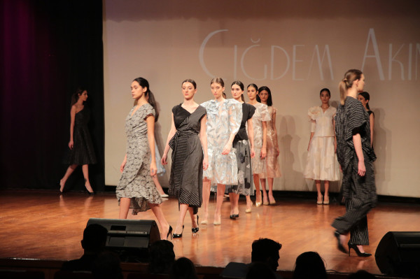 CIGDEM AKIN DEFILESI