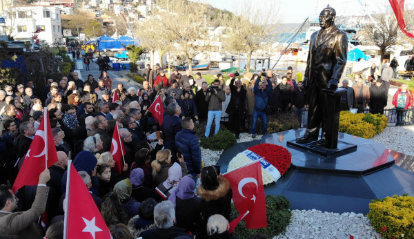Çelenk sunma