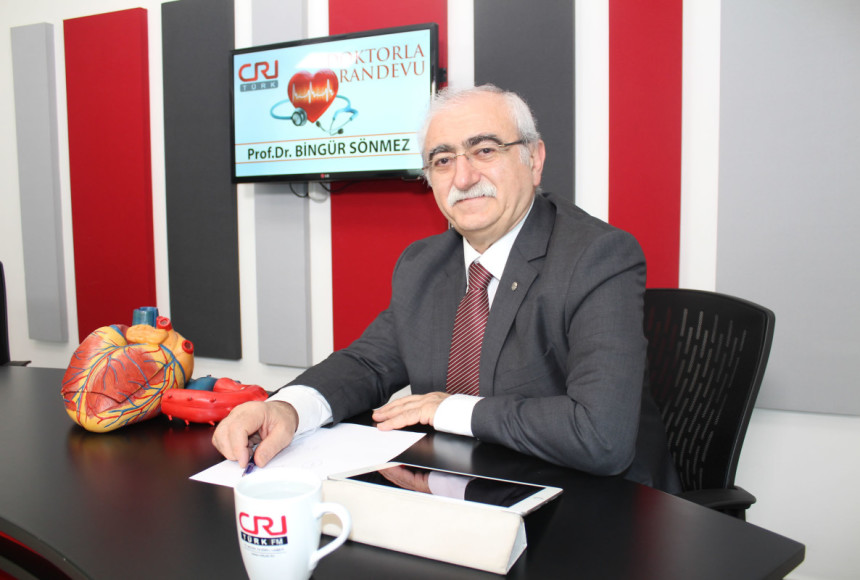 Prof. Dr. Bingür Sönmez uyardı: "İftarda arka arkaya içilen sigara ölüme neden olabilir"