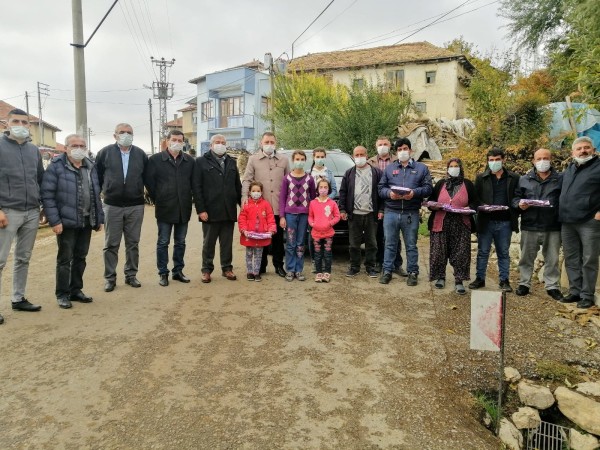MHP Isparta İl Başkanı Sönmez’den köy çocuklarına tablet hediyesi