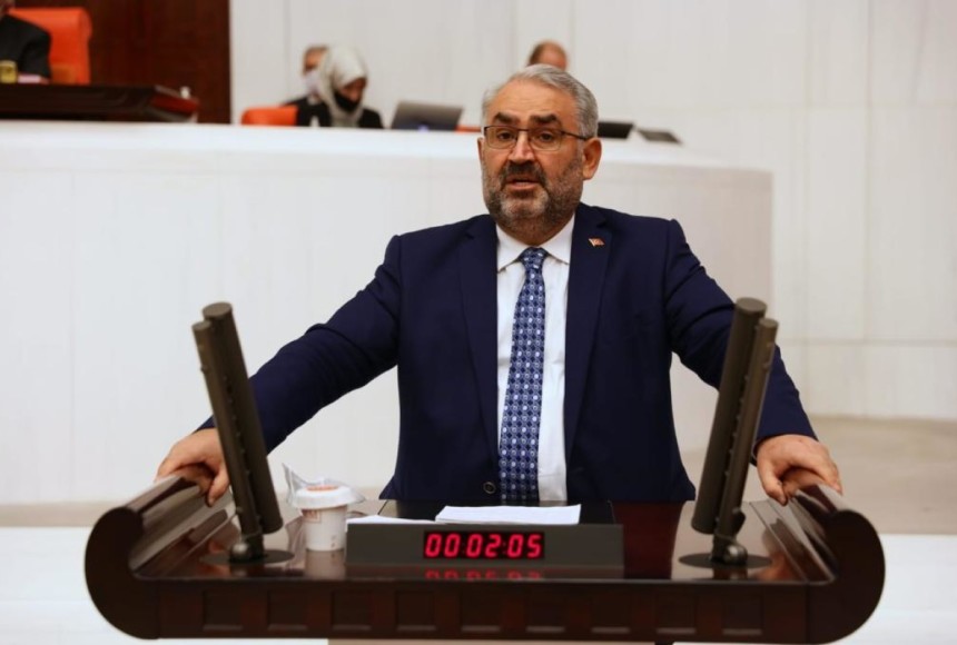 Milletvekili Halil Etyemez; ’Allaha şükürler olsun “Bin yıl sürecek” denilen 28 Şubat darbesi, 3 Kasım 2002 seçimleriyle tarih oldu.’ 