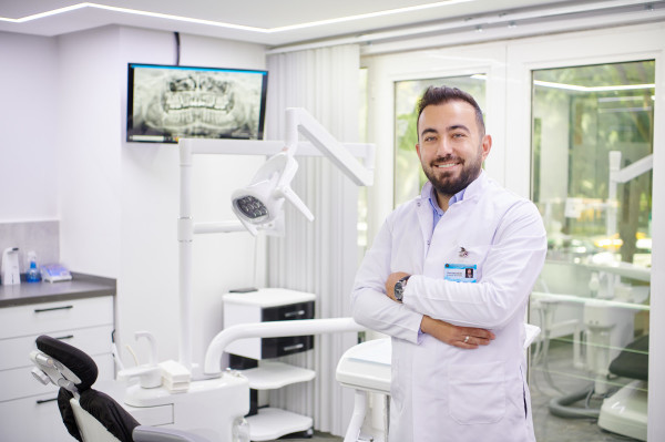 Ömer İstanbul Diş Polikliniği kurucusu Dt. Ömer Karaaslan
