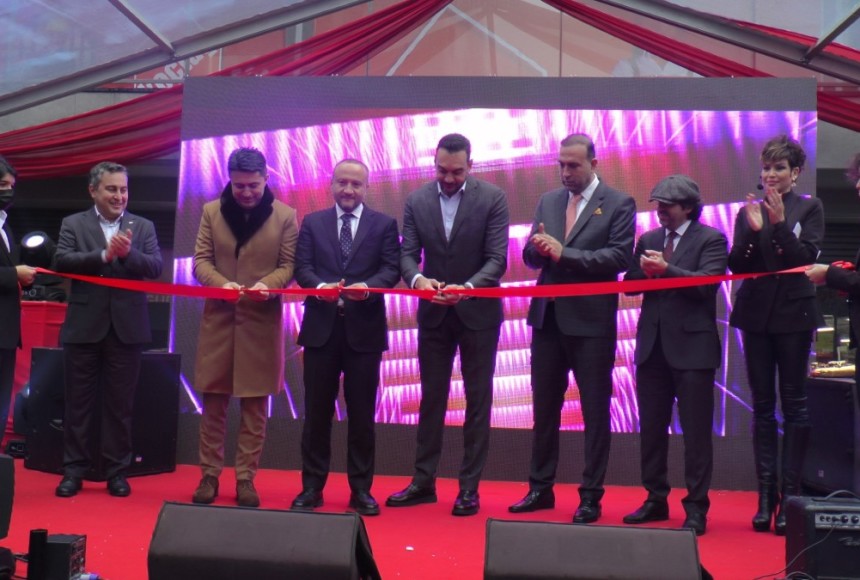 Maltepe’deki yeni yaşam alanı “MCA Cadde” ünlülerin katılımıyla açıldı