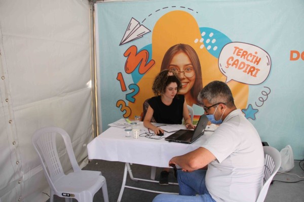 Kartal Belediyesi, Lise ve Üniversite Tercihlerinde Öğrencilerin Yanında