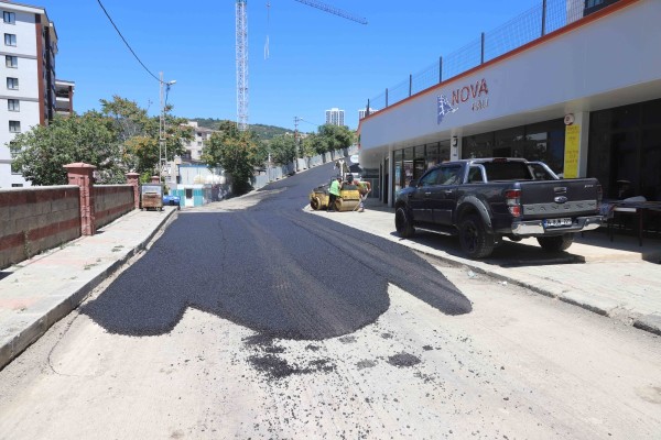Kartal’da asfaltlama çalışmaları devam ediyor