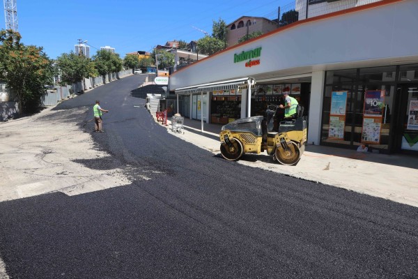 Kartal’da asfaltlama çalışmaları devam ediyor