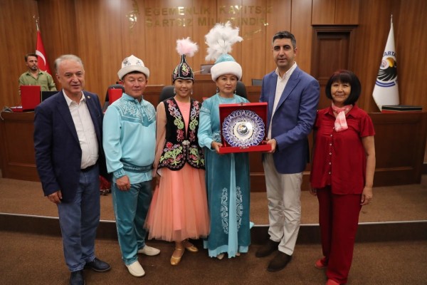 Kartal Belediyesi Uluslararası Halk Oyunları Festivali Başladı