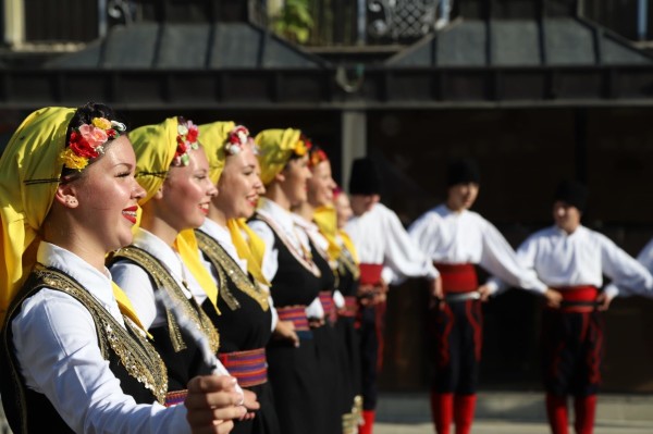 Uluslararası Halk Oyunları Festivali Coşkusu Kartal’ın Mahallelerini Sardı