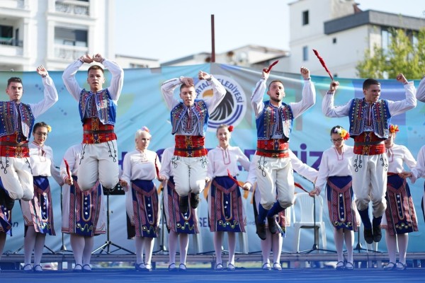 Uluslararası Halk Oyunları Festivali Coşkusu Kartal’ın Mahallelerini Sardı