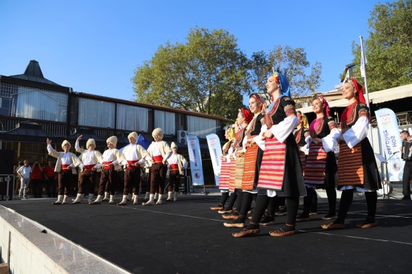 Uluslararası Halk Oyunları Festivali Coşkusu Kartal’ın Mahallelerini Sardı