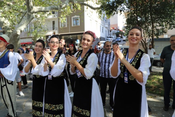 Uluslararası Halk Oyunları Festivali Coşkusu Kartal’ın Mahallelerini Sardı
