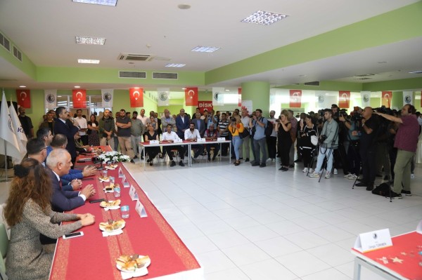 Kartal Belediyesi’nde Toplu İş Sözleşmesi Sevinci