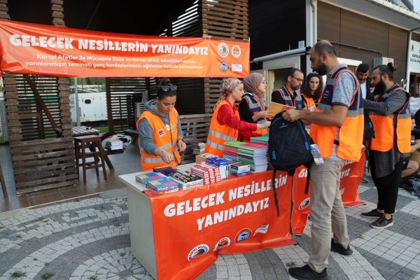 Kartallı Sivil Savunma Ekiplerinden Doğudaki Okullara Yardım Eli