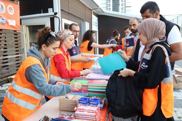Kartallı Sivil Savunma Ekiplerinden Doğudaki Okullara Yardım Eli