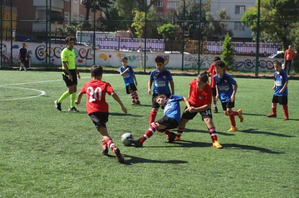 ‘Metin Oktay Kulüpler Arası U-12 Futbol Turnuvası’nda İlk Düdük Çaldı