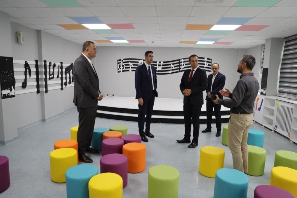 Başkan Gökhan Yüksel Öğrencilerin İlk Gün Heyecanını Paylaştı