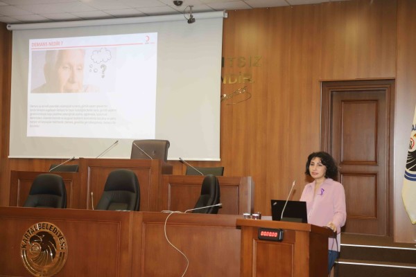 Kartal Belediyesi’nde Çalışanlara Alzheimer Semineri