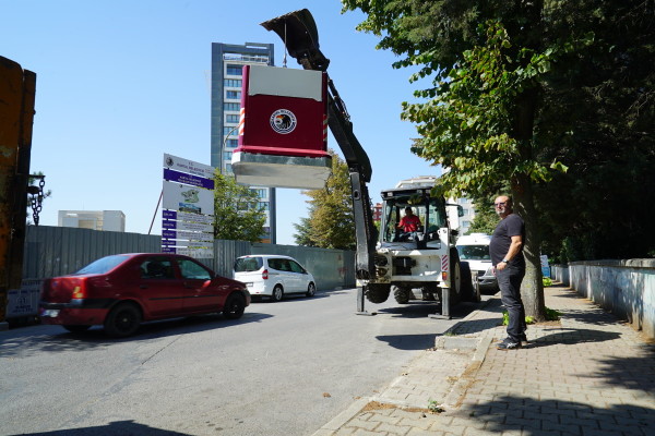 Kartal Belediyesi’nden Uğur Mumcu Mahallesi’ne Yeni Nesil Konteyner