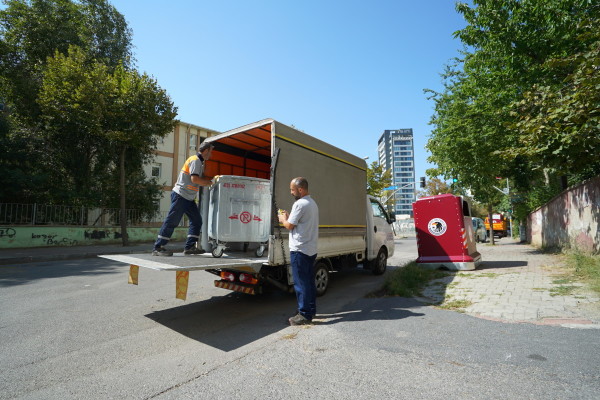 Kartal Belediyesi’nden Uğur Mumcu Mahallesi’ne Yeni Nesil Konteyner