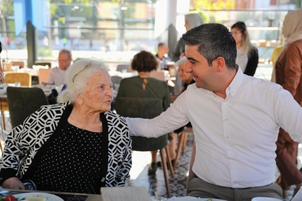 Başkan Gökhan Yüksel, 1 Ekim Dünya Yaşlılar Günü’nde Huzurevi Sakinlerini Unutmadı
