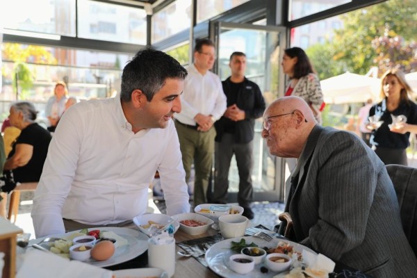 Başkan Gökhan Yüksel, 1 Ekim Dünya Yaşlılar Günü’nde Huzurevi Sakinlerini Unutmadı