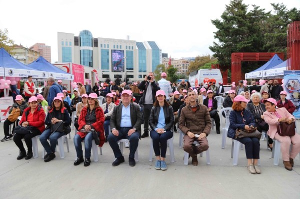 Kartal Belediyesi’nden Meme Kanseri Farkındalık Yürüyüşü
