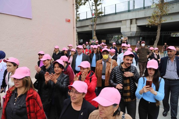 Kartal Belediyesi’nden Meme Kanseri Farkındalık Yürüyüşü (10)