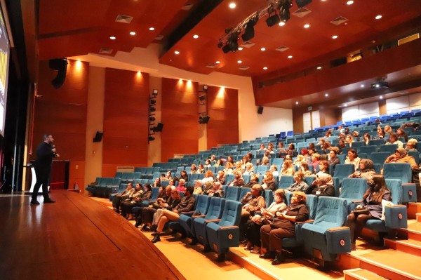 Kartal Belediyesi’nden, Kartallı Kadınlara Dijital Girişimcilik Semineri