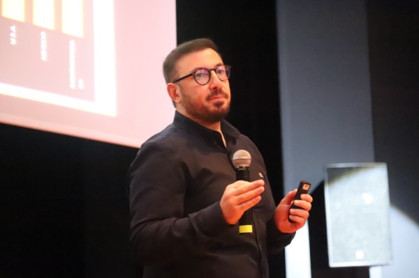 Kartal Belediyesi’nden, Kartallı Kadınlara Dijital Girişimcilik Semineri
