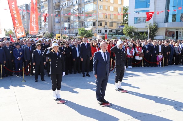 Kartal’da Cumhuriyet Bayramı Dolayısıyla Çelenk Töreni Gerçekleştirildi