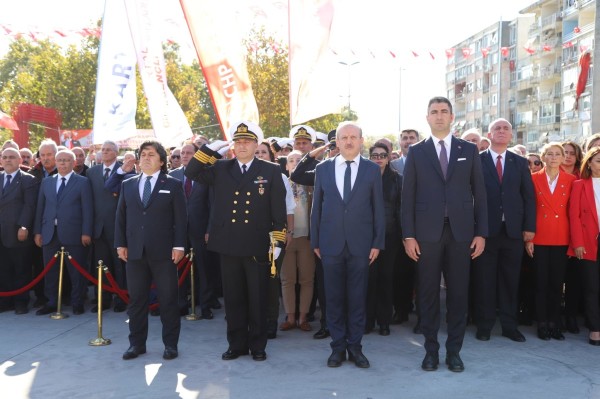 Kartal’da Cumhuriyet Bayramı Dolayısıyla Çelenk Töreni Gerçekleştirildi