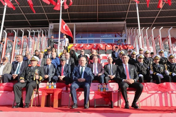 Yeni Yüzyıla Bir Kala Kartal’da Cumhuriyet Coşkusu