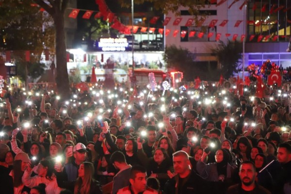 Yeni Yüzyıla Bir Kala Kartal’da Cumhuriyet Coşkusu