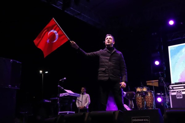 Yeni Yüzyıla Bir Kala Kartal’da Cumhuriyet Coşkusu