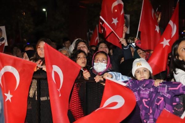 Yeni Yüzyıla Bir Kala Kartal’da Cumhuriyet Coşkusu