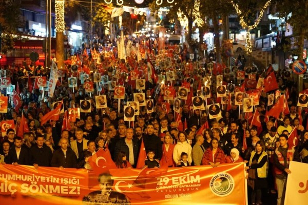 Yeni Yüzyıla Bir Kala Kartal’da Cumhuriyet Coşkusu