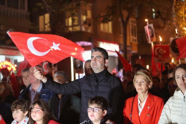 Yeni Yüzyıla Bir Kala Kartal’da Cumhuriyet Coşkusu