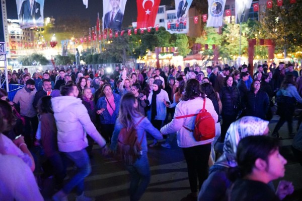 Cumhuriyet Bayramı Kardeş Kültürleri Kartal’da Buluşturdu