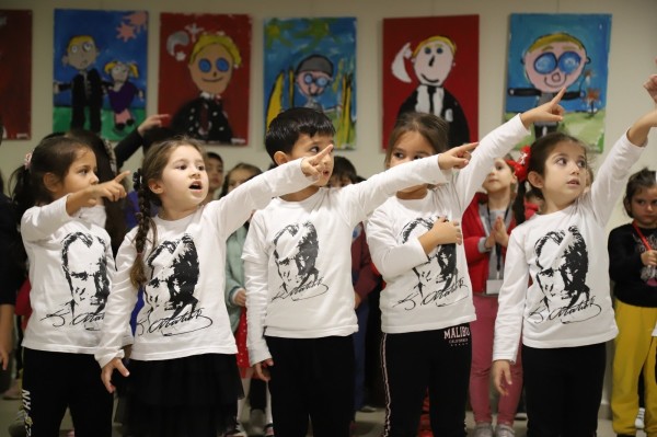 Kreş Öğrencilerinin ‘Kalbimdeki Atatürk Sergisi’ Kartal’da Açıldı