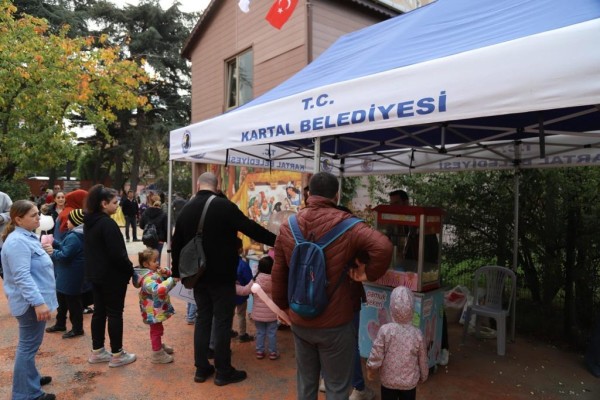 ‘Kartal Çocuk Şenliği’ Miniklerin Yoğun İlgisi Eşliğinde Başladı