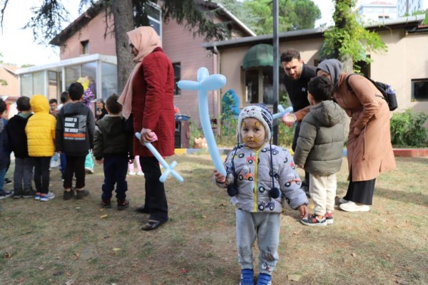 ‘Kartal Çocuk Şenliği’ Miniklerin Yoğun İlgisi Eşliğinde Başladı