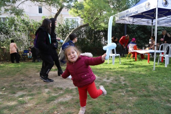‘Kartal Çocuk Şenliği’ Miniklerin Yoğun İlgisi Eşliğinde Başladı